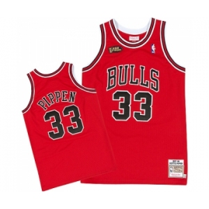 Men's Mitchell and Ness Chicago Bulls #33 Scottie Pippen Swingman Red Throwback NBA Jersey